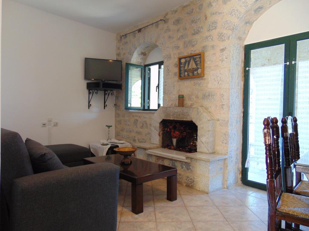 Apartmán Olga'S House Néon Oítilon Pokoj fotografie