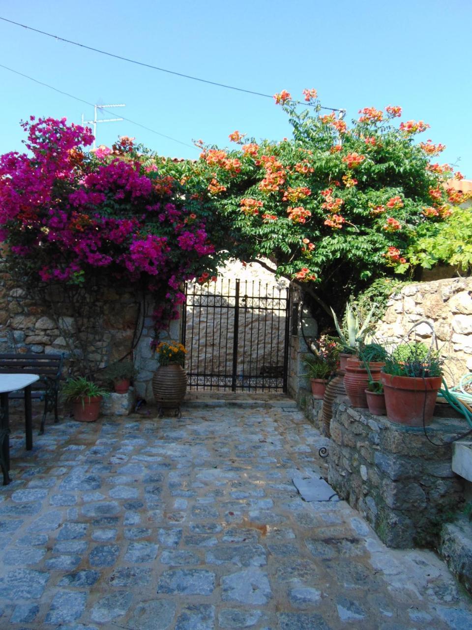 Apartmán Olga'S House Néon Oítilon Exteriér fotografie